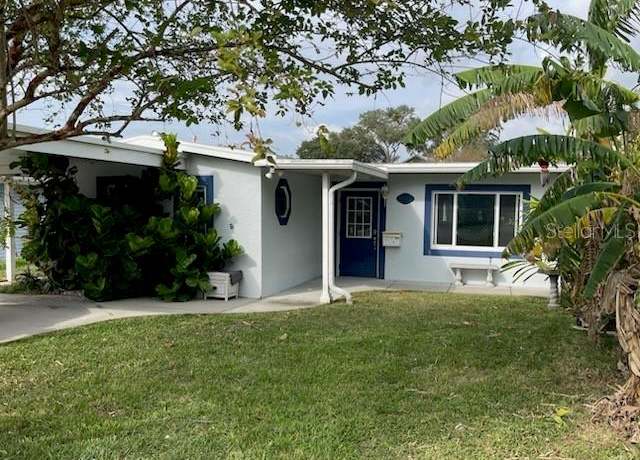 Property at 5400 Circle Dr, Weeki Wachee, FL 34607, 2 beds, 2 baths