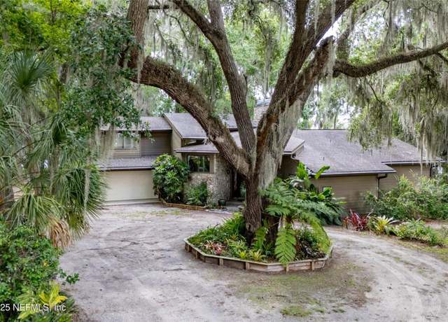 Property at 110 Cypress St, Hawthorne, FL 32640, 4 beds, 3 baths