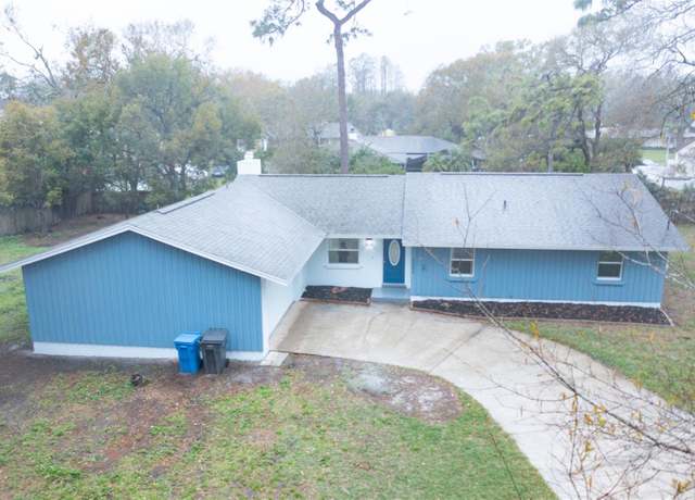 Property at 20004 Harvie Ln, Lutz, FL 33558, 4 beds, 3 baths