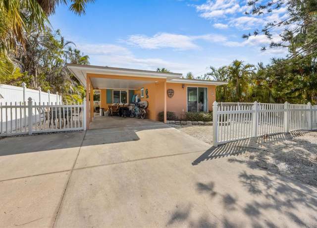 Property at 5807 DE Palmas Ave, Holmes Beach, FL 34217, 3 beds, 2 baths