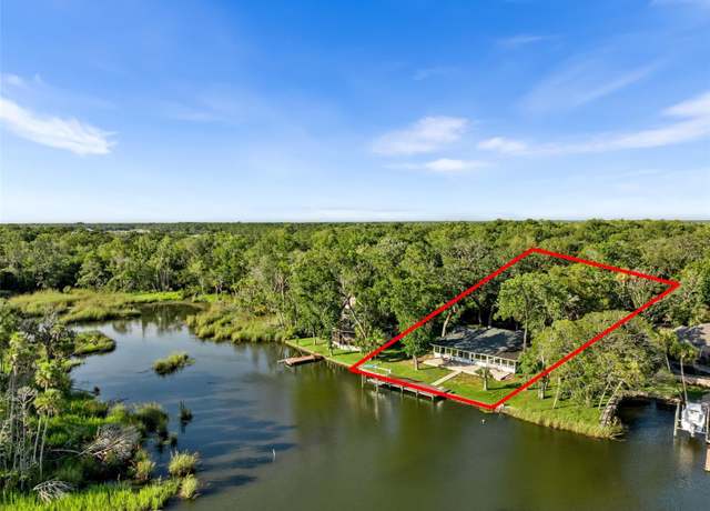 Property at 900 NW Snug Harbor Rd, Crystal River, FL 34428, 3 beds, 2 baths