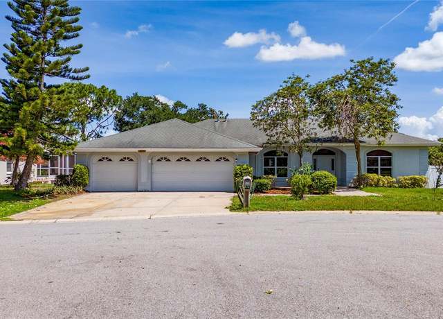 Property at 415 Smiley Ct, Winter Haven, FL 33884, 4 beds, 3 baths