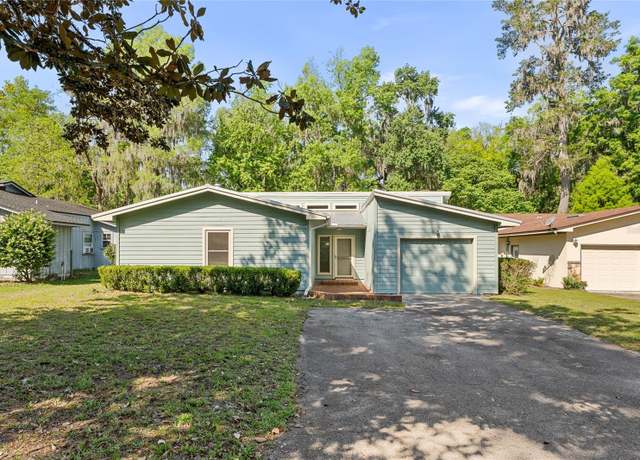 Property at 10626 Creek Dr, Alachua, FL 32615, 2 beds, 2 baths