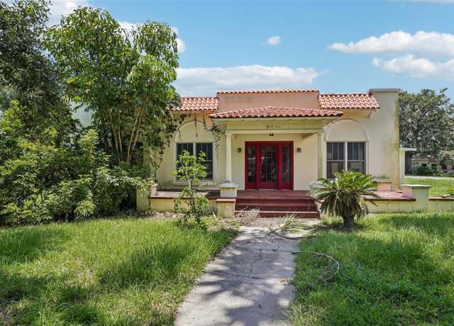 Property at 302 E Oakland Ave, Oakland, FL 34760, 3 beds, 1.5 baths