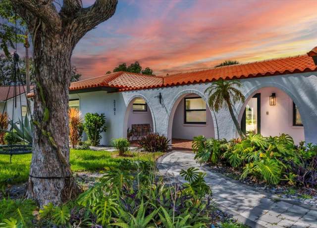 Property at 2101 River Ridge Dr, Sarasota, FL 34239, 4 beds, 3 baths
