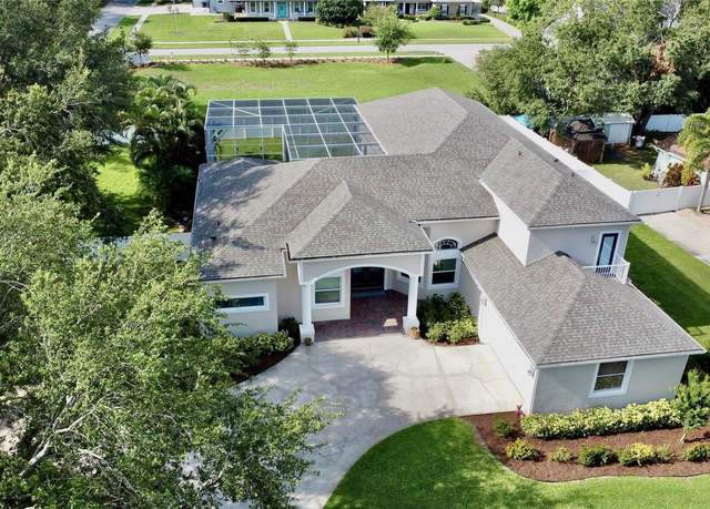 Property at 100 Demens St, Oakland, FL 34760, 4 beds, 3 baths