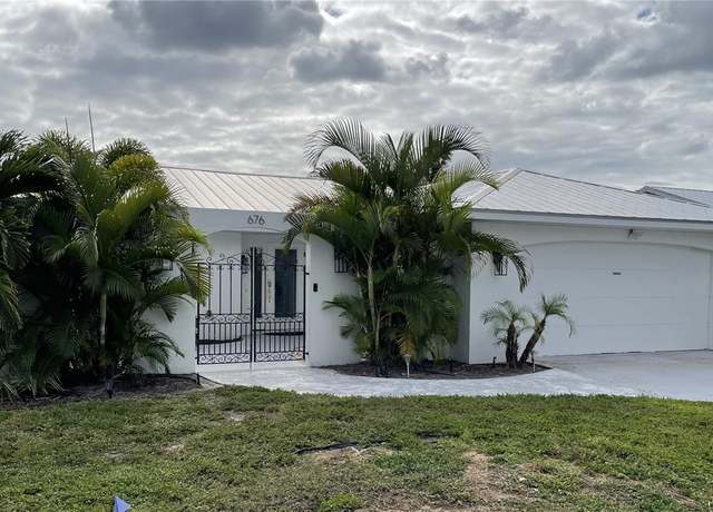 Property at 676 Key Royale Dr, Holmes Beach, FL 34217, 3 beds, 2 baths