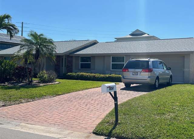 Property at 604 Dundee Ln, Holmes Beach, FL 34217, 2 beds, 2 baths
