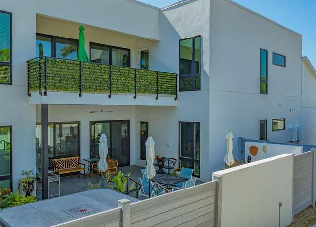 Property at 1755 7th St, Sarasota, FL 34236, 4 beds, 4 baths