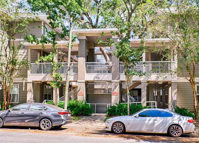 Property at 621 SW 10th St #208, Gainesville, FL 32601, 2 beds, 2.5 baths