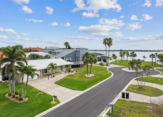 Property at 113 16th St, Belleair Beach, FL 33786, 2 beds, 2.5 baths