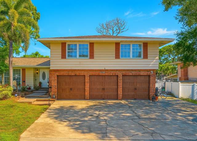 Property at 14176 86th Ave, Seminole, FL 33776, 5 beds, 3 baths