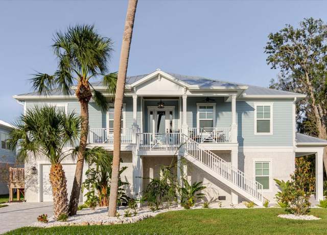 Property at 216 High St, Tarpon Springs, FL 34689, 3 beds, 3 baths