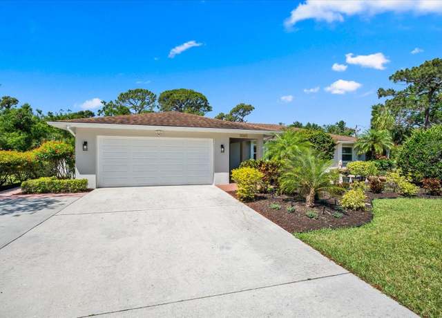 Property at 5603 Ravenwood Dr, Sarasota, FL 34243, 3 beds, 3 baths