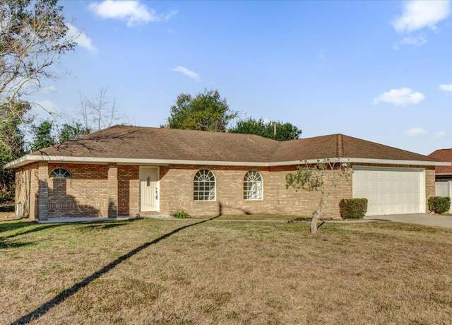 Property at 2102 Kingswood Ave, Deltona, FL 32725, 3 beds, 2 baths