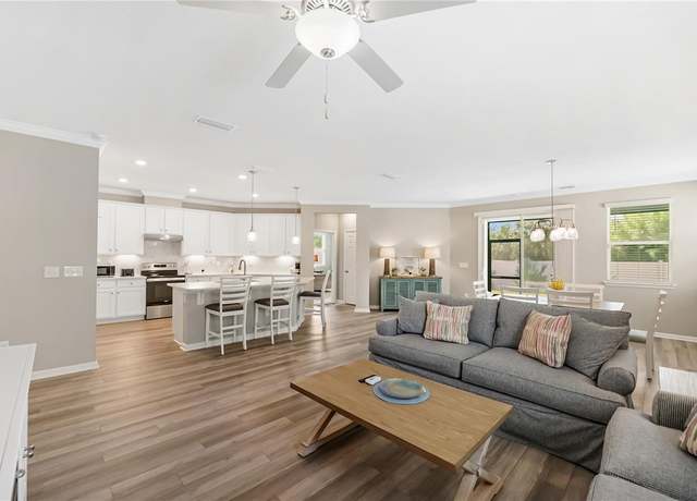 Property at 86 Las Casitas Blvd, Palm Coast, FL 32137, 4 beds, 2 baths