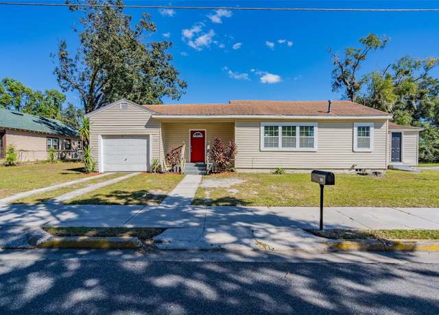 Property at 112 S Moss St, Leesburg, FL 34748, 4 beds, 3 baths