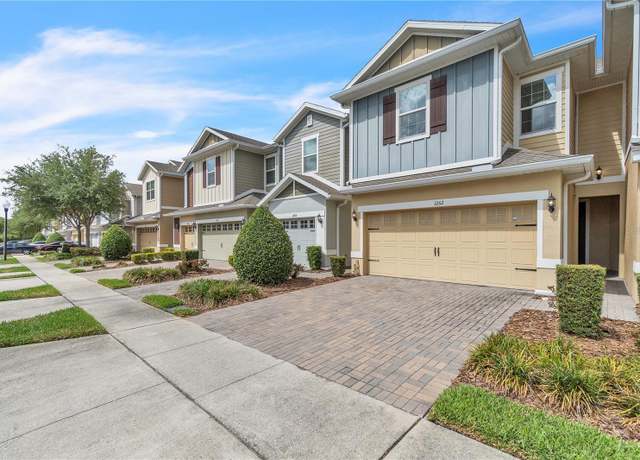 Property at 1262 E 10th St, Apopka, FL 32703, 3 beds, 2.5 baths