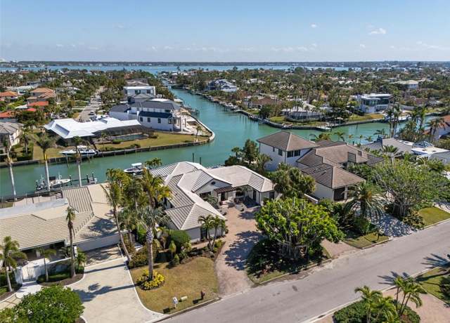 Property at 355 W Royal Flamingo Dr, Sarasota, FL 34236, 4 beds, 3 baths