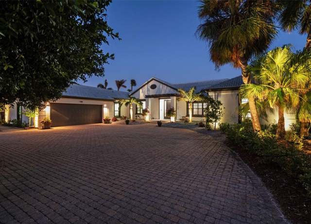 Property at 355 W Royal Flamingo Dr, Sarasota, FL 34236, 4 beds, 3 baths