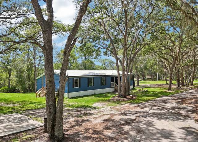 Property at 1235 Arapaho Trl, Geneva, FL 32732, 4 beds, 3 baths