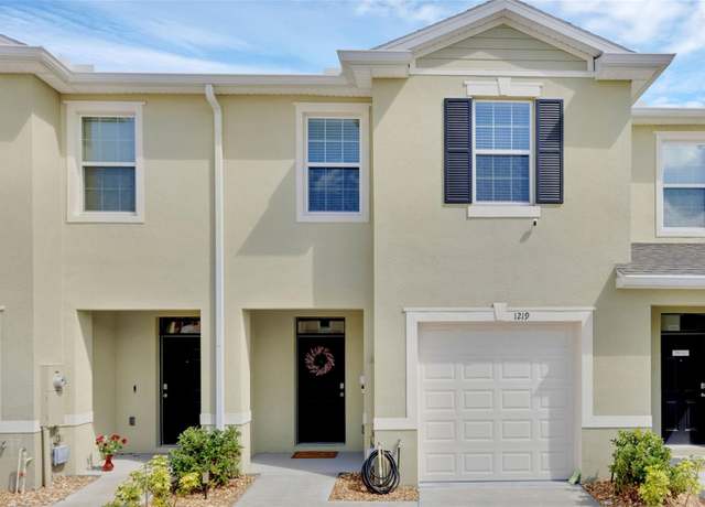 Property at 1219 Lido Dr, Howey In The Hills, FL 34737, 3 beds, 2.5 baths