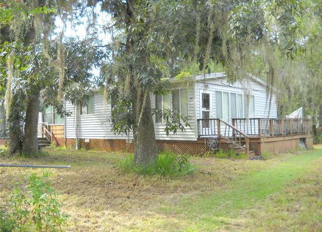 Property at 3305 NE 160th Ln, Citra, FL 32113, 3 beds, 2 baths