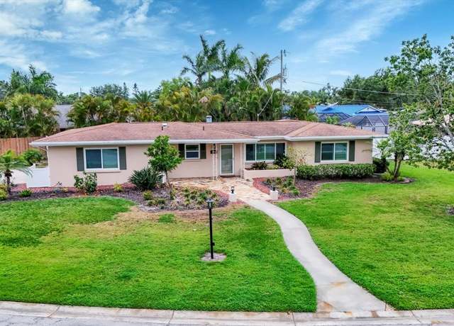 Property at 3072 Meyer Dr, Sarasota, FL 34239, 3 beds, 2 baths