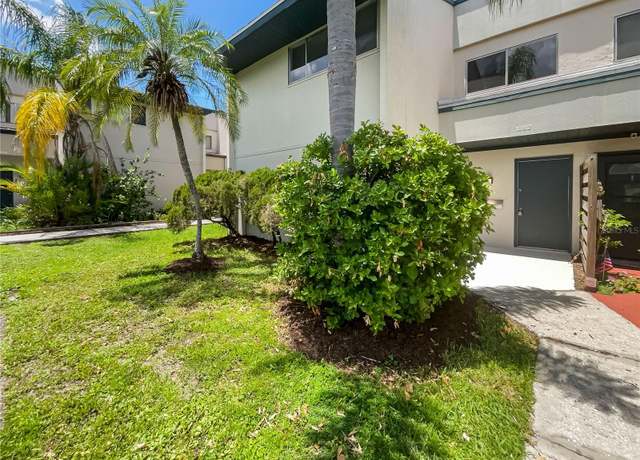 Property at 1052 Longfellow Cir, Sarasota, FL 34243, 3 beds, 2.5 baths