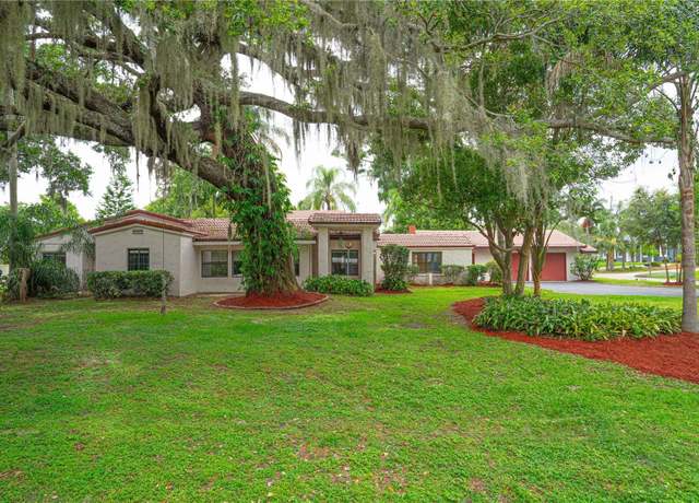 Property at 4420 Conway Gardens Rd, Orlando, FL 32806, 4 beds, 4.5 baths