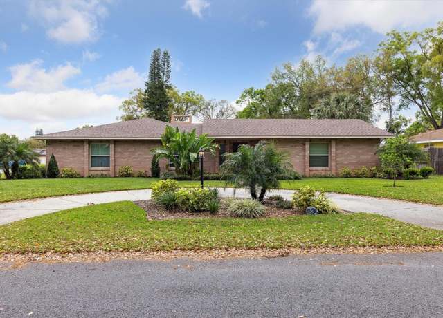 Property at 906 Crestview Dr, Auburndale, FL 33823, 4 beds, 3 baths