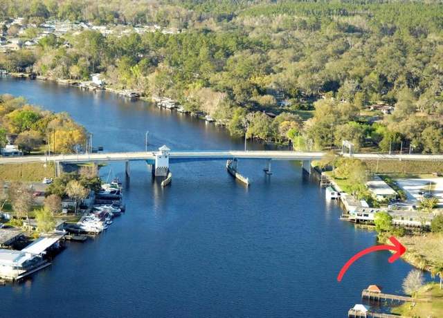 Property at 1570 Riveredge Ct, Astor, FL 32102