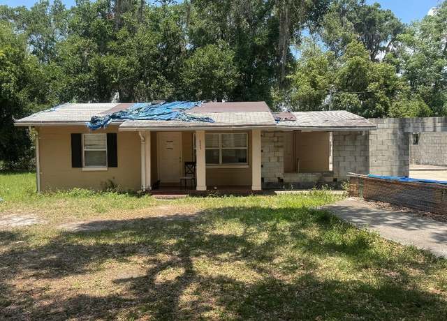 Property at 625 E Jackson Ave, Mount Dora, FL 32757, 2 beds, 1 bath