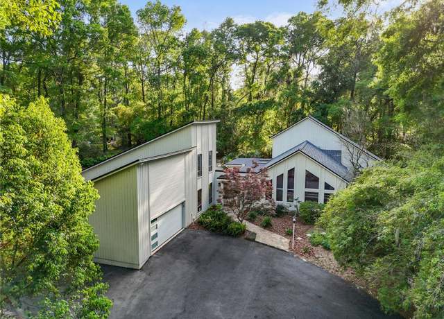 Property at 1324 SW 98th St, Gainesville, FL 32607, 3 beds, 2.5 baths