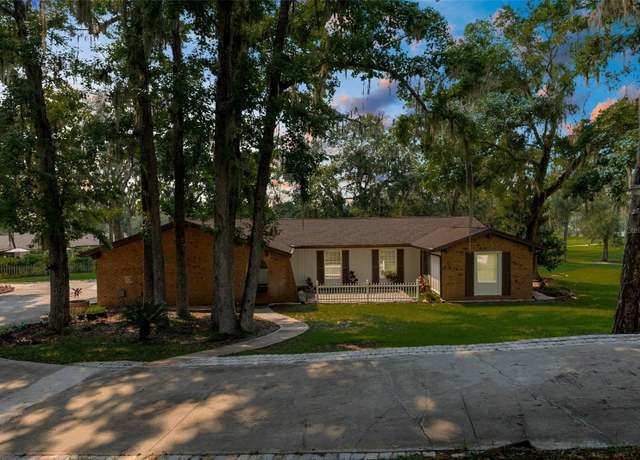 Property at 23327 Christian Cir, Brooksville, FL 34601, 4 beds, 3 baths