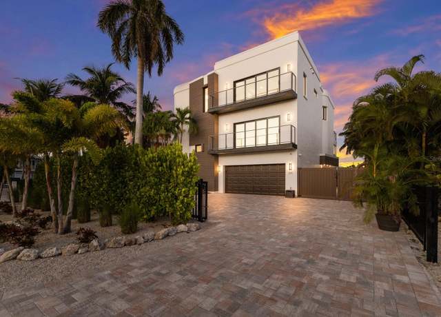 Property at 201 N Harbor Dr, Holmes Beach, FL 34217, 5 beds, 4 baths