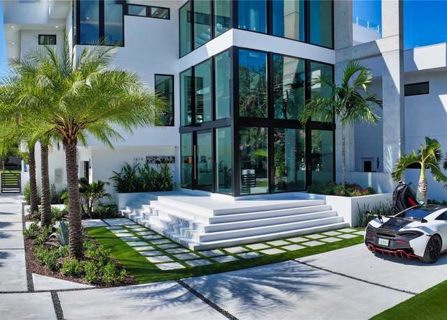 Property at 1610 N Lodge Dr, Sarasota, FL 34239, 5 beds, 6.5 baths