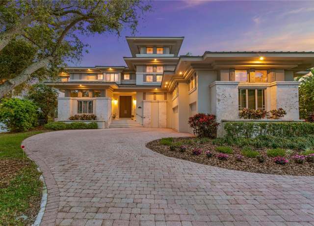 Property at 950 Monterey Pt NE, St Petersburg, FL 33704, 4 beds, 4.5 baths