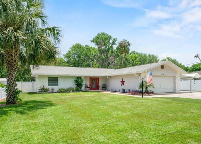 Property at 1123 S Waterview Dr, Inverness, FL 34450, 3 beds, 2.5 baths