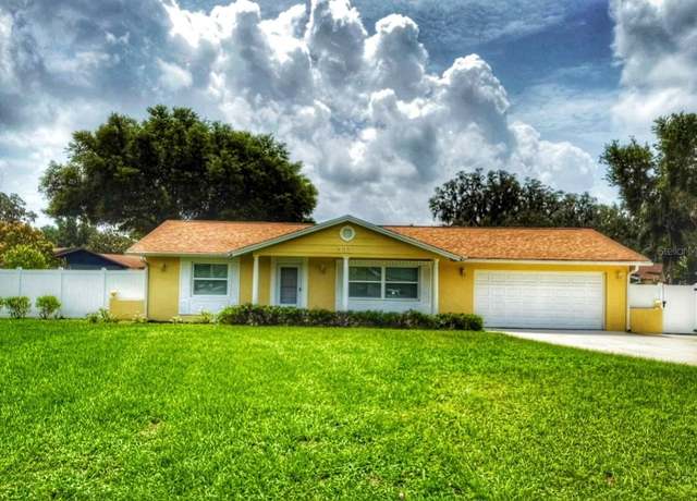 Property at 333 Crystal Cir, Oviedo, FL 32765, 4 beds, 2 baths