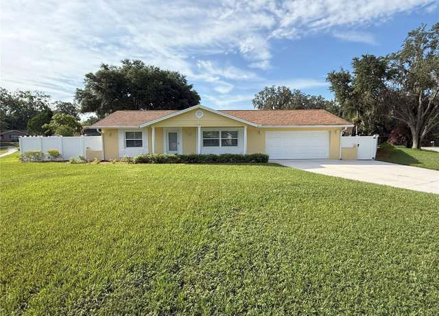 Property at 333 Crystal Cir, Oviedo, FL 32765, 4 beds, 2 baths
