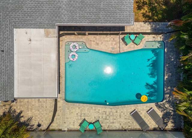 Property at 11110 105th Ave, Largo, FL 33778, 3 beds, 2 baths
