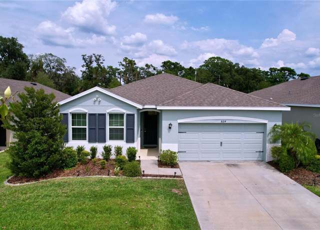 Property at 8214 Wheat Stone Dr, Zephyrhills, FL 33540, 4 beds, 2 baths