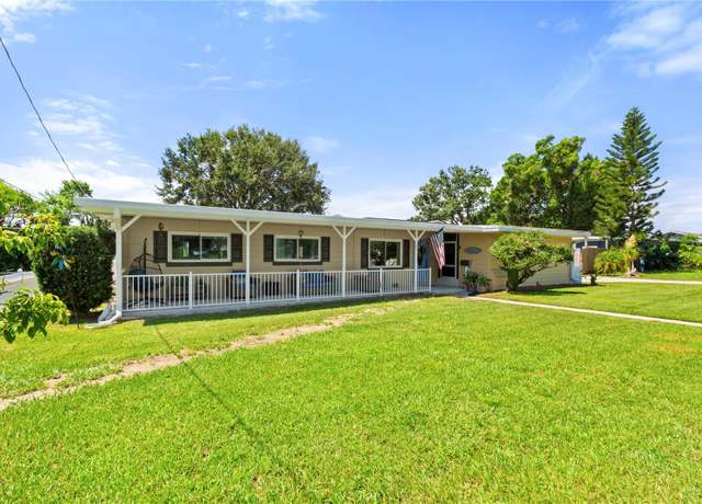 Property at 1530 Avenue C NE, Winter Haven, FL 33881, 3 beds, 2 baths