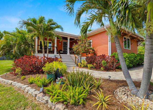 Property at 2623 57th St S, Gulfport, FL 33707, 4 beds, 3 baths