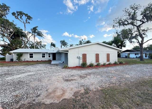 Property at 1893 N Lake Reedy Blvd, Frostproof, FL 33843, 3 beds, 4 baths