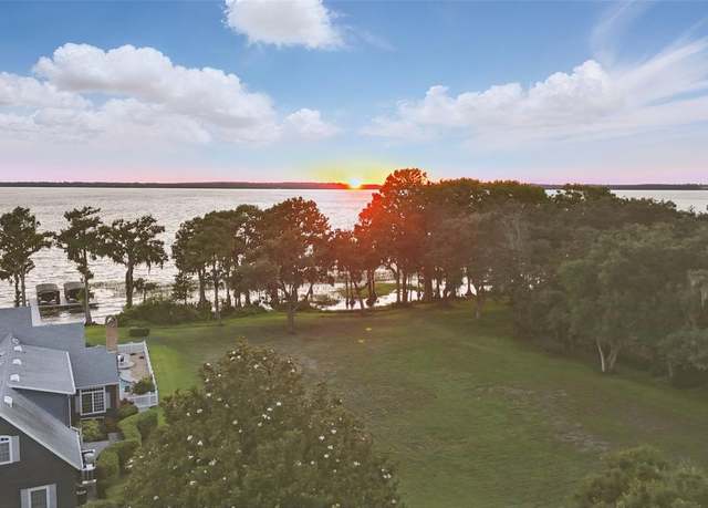 Property at 1150 Peninsula Dr, Tavares, FL 32778