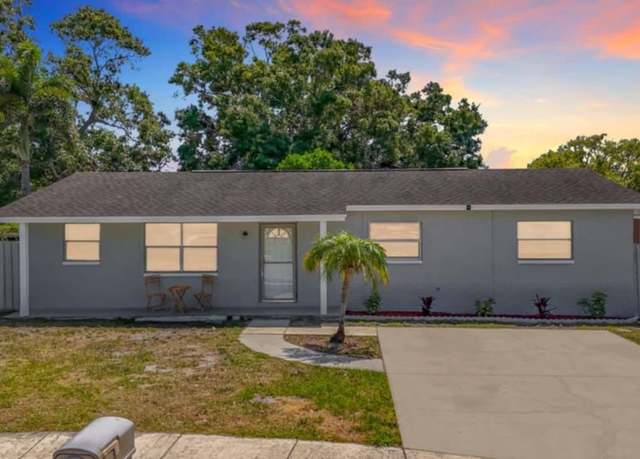 Property at 8345 81st Ct, Seminole, FL 33777, 4 beds, 2 baths