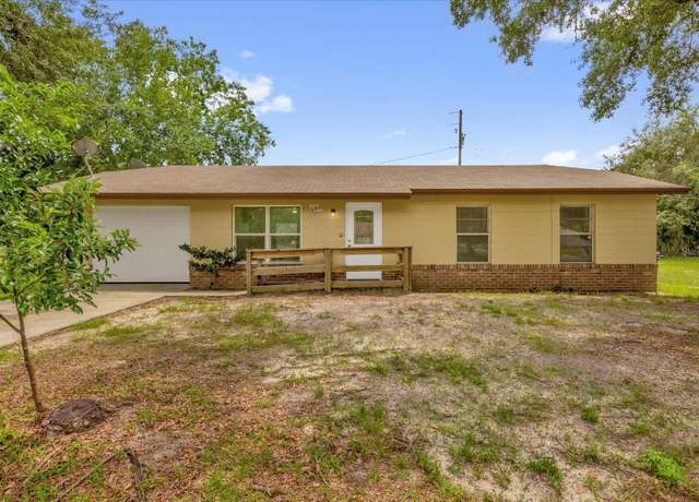 Property at 302 W Rose Ln, Lady Lake, FL 32159, 3 beds, 1.5 baths