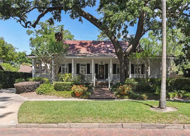 Property at 1233 Golden Ln, Orlando, FL 32804, 2 beds, 2.5 baths
